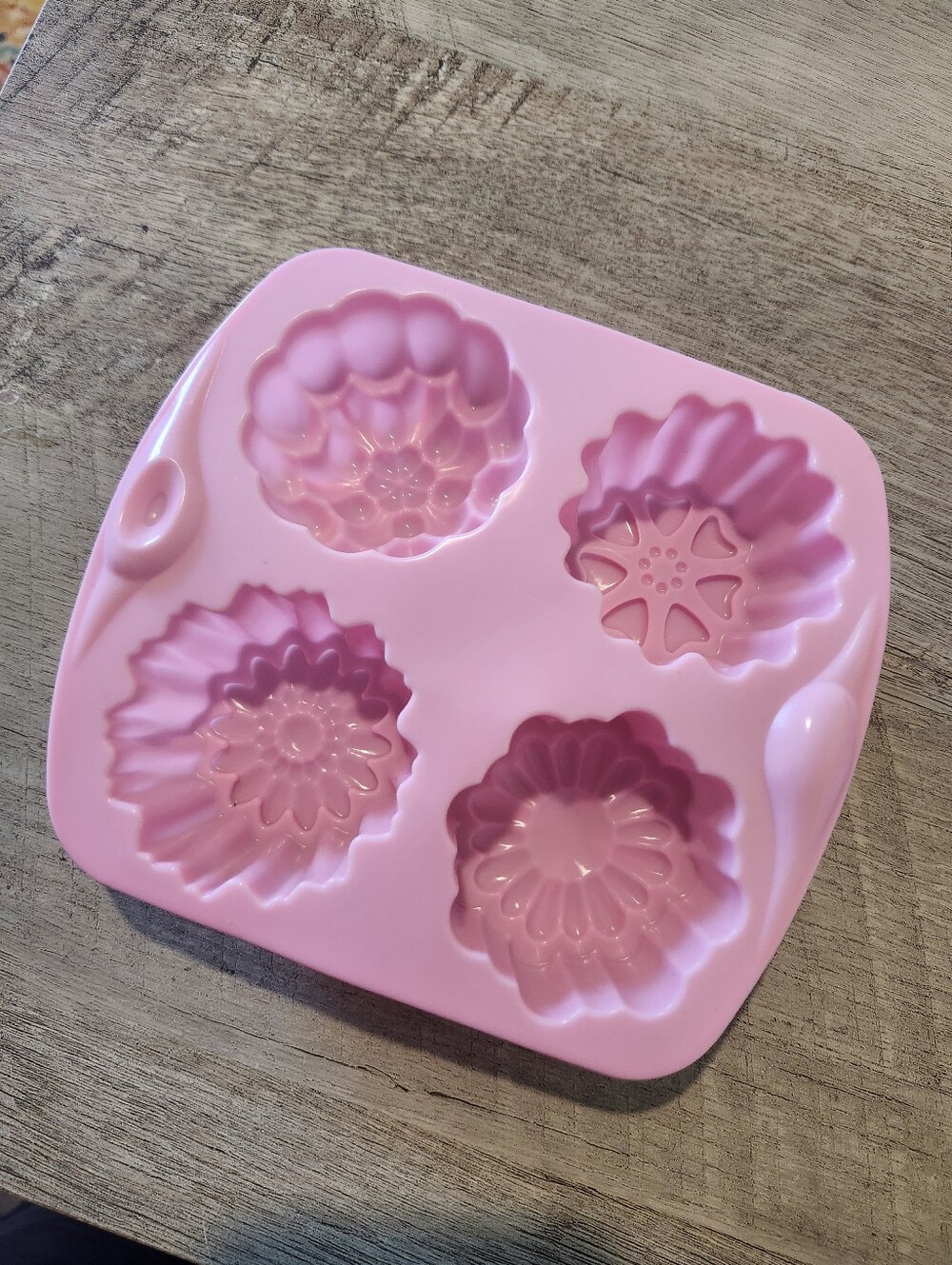 Set Of 7 NWT Floral Silicone Molds - Multiple Flower Shapes- New Soap Molds - Picture 6 of 7
